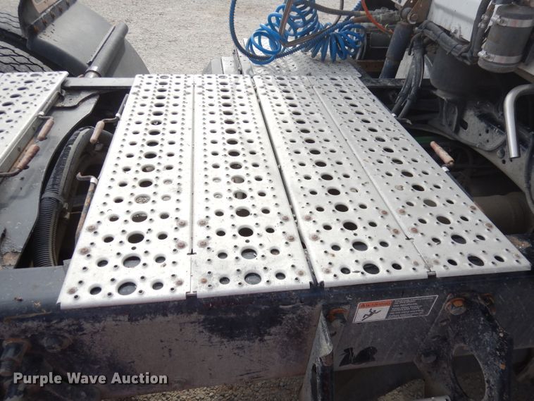 image for item KS9070 2012 Freightliner Cascadia 125  semi truck