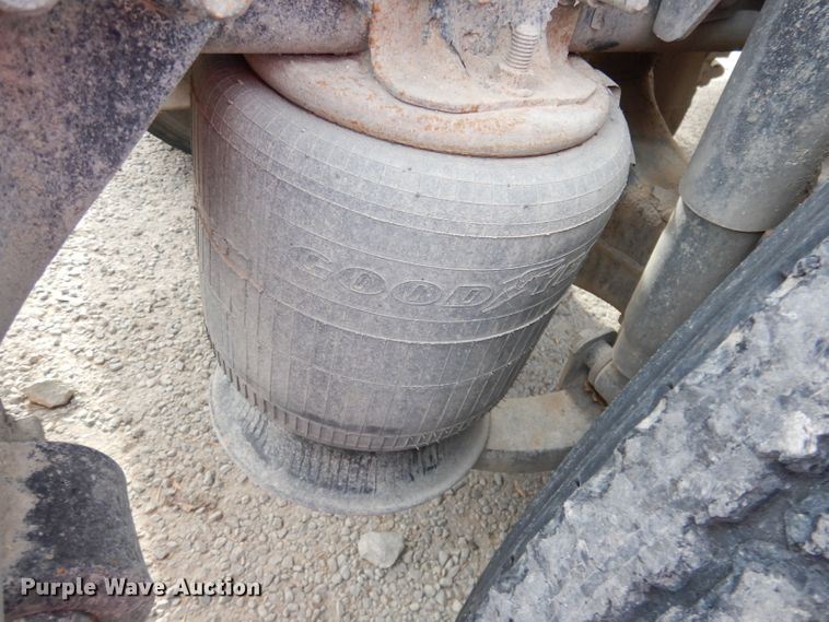 image for item KS9070 2012 Freightliner Cascadia 125  semi truck