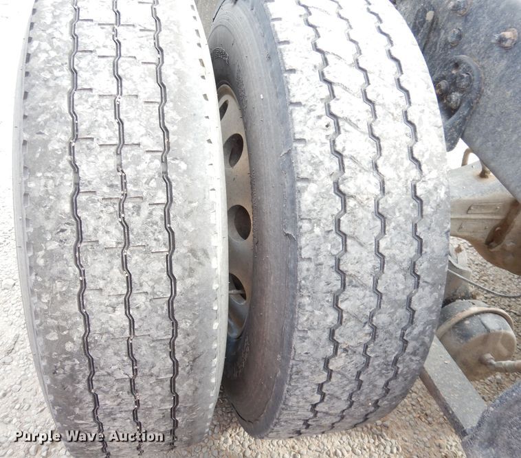 image for item KS9070 2012 Freightliner Cascadia 125  semi truck