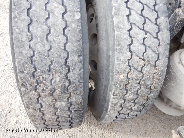 image for item KS9070 2012 Freightliner Cascadia 125  semi truck