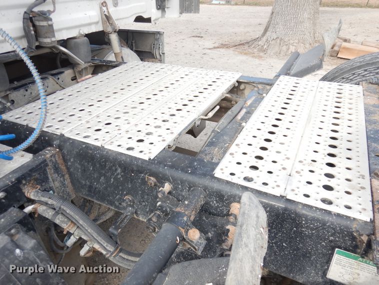 image for item KS9070 2012 Freightliner Cascadia 125  semi truck