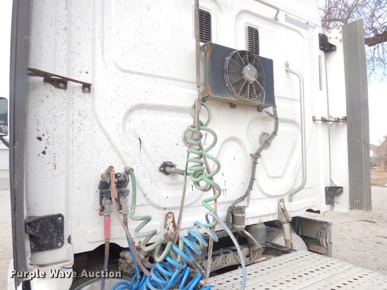 image for item KS9070 2012 Freightliner Cascadia 125  semi truck