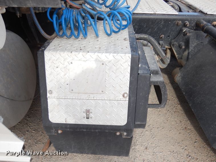 image for item KS9070 2012 Freightliner Cascadia 125  semi truck