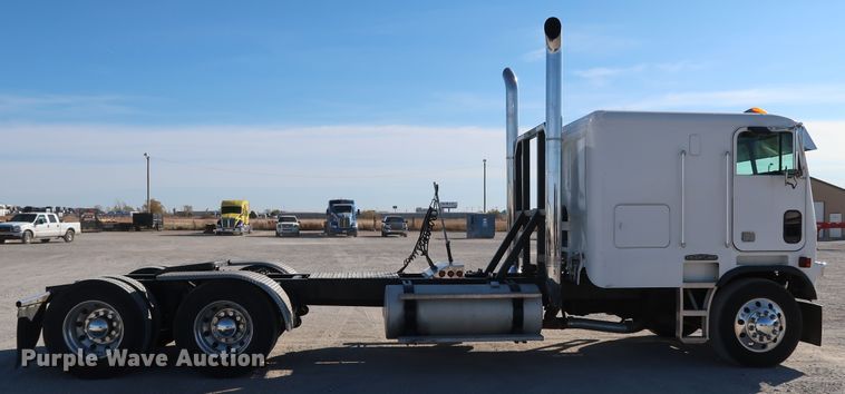 image for item KY9757 1993 Freightliner FLA086  semi truck