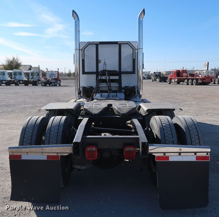 image for item KY9757 1993 Freightliner FLA086  semi truck