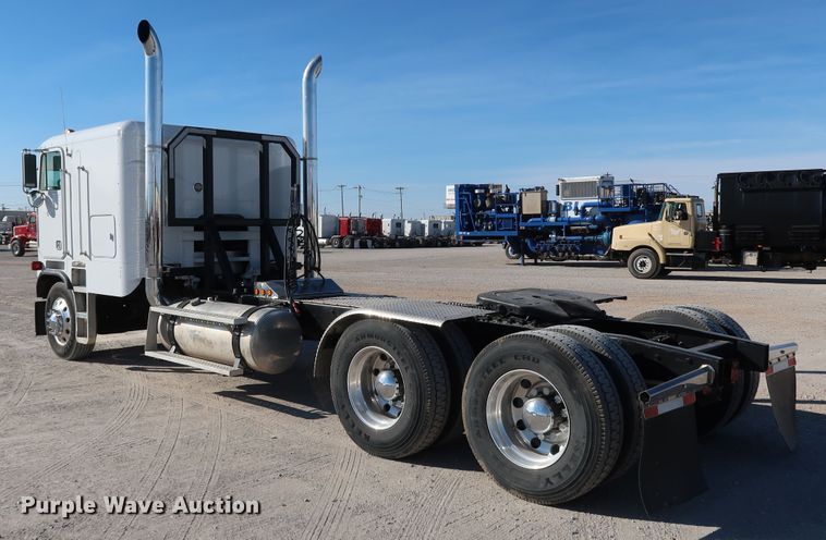 image for item KY9757 1993 Freightliner FLA086  semi truck