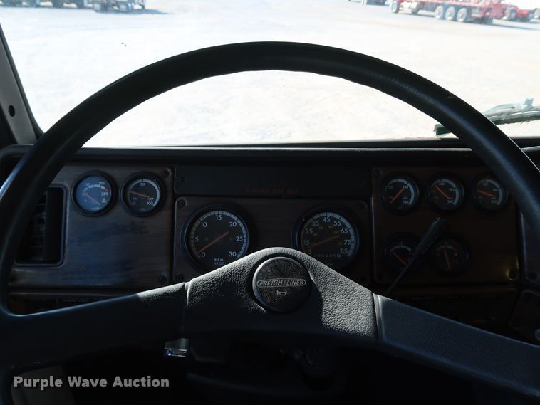 image for item KY9757 1993 Freightliner FLA086  semi truck