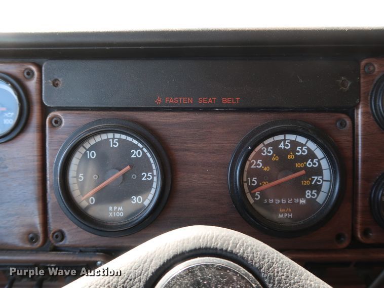 image for item KY9757 1993 Freightliner FLA086  semi truck