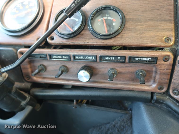 image for item KY9757 1993 Freightliner FLA086  semi truck