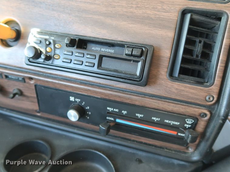 image for item KY9757 1993 Freightliner FLA086  semi truck