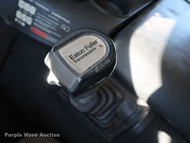 image for item KY9757 1993 Freightliner FLA086  semi truck