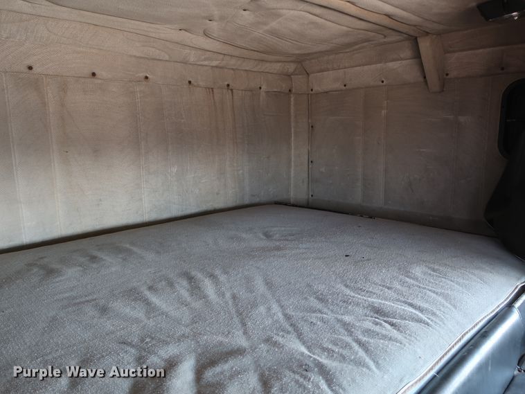 image for item KY9757 1993 Freightliner FLA086  semi truck