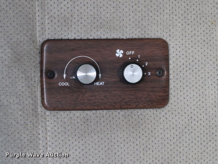 image for item KY9757 1993 Freightliner FLA086  semi truck