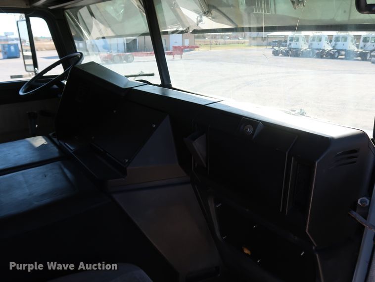 image for item KY9757 1993 Freightliner FLA086  semi truck