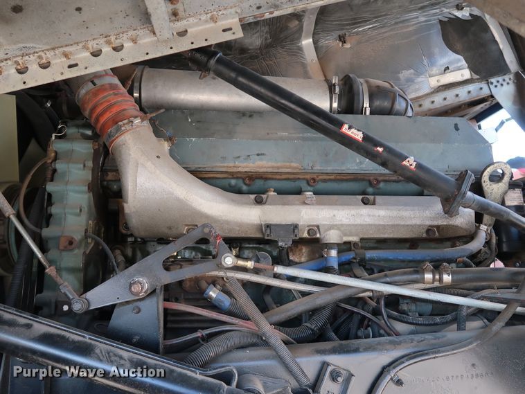 image for item KY9757 1993 Freightliner FLA086  semi truck