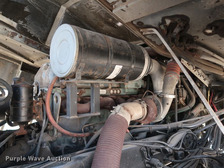 image for item KY9757 1993 Freightliner FLA086  semi truck