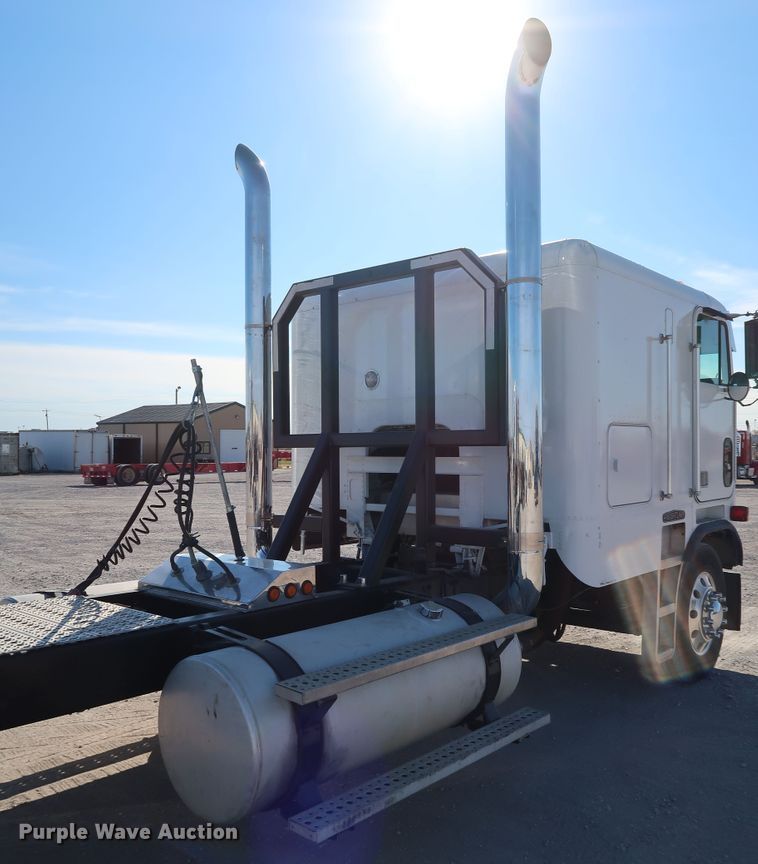 image for item KY9757 1993 Freightliner FLA086  semi truck