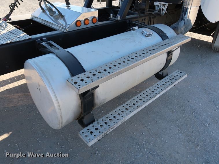 image for item KY9757 1993 Freightliner FLA086  semi truck