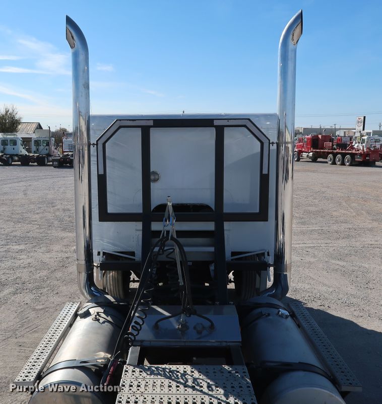 image for item KY9757 1993 Freightliner FLA086  semi truck