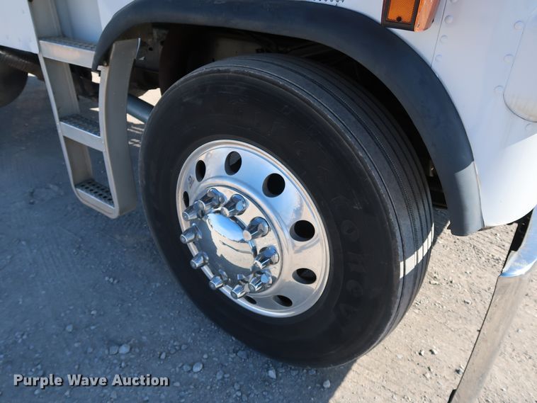 image for item KY9757 1993 Freightliner FLA086  semi truck