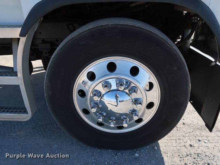 image for item KY9757 1993 Freightliner FLA086  semi truck