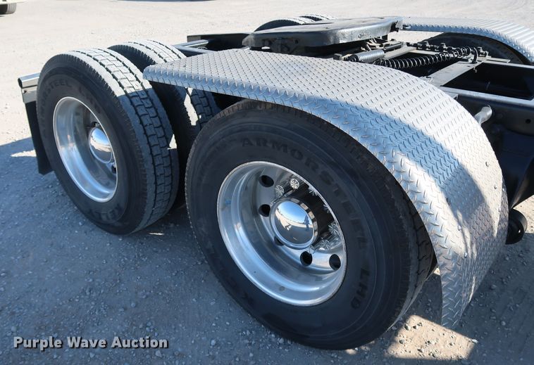 image for item KY9757 1993 Freightliner FLA086  semi truck