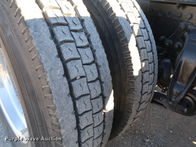 image for item KY9757 1993 Freightliner FLA086  semi truck