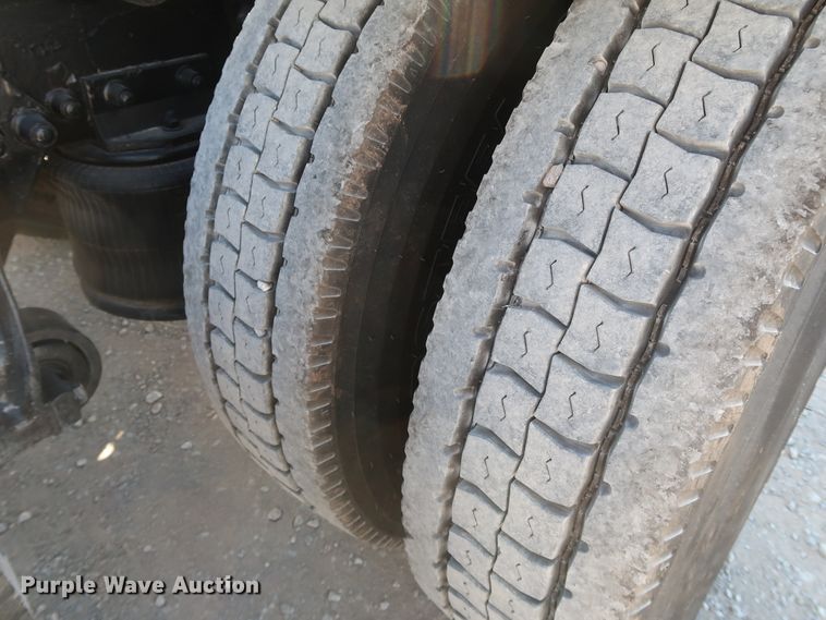 image for item KY9757 1993 Freightliner FLA086  semi truck