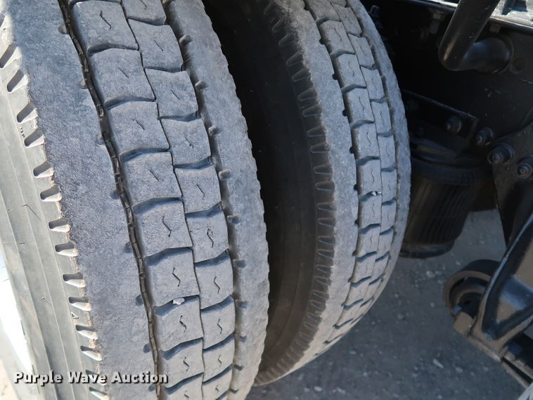 image for item KY9757 1993 Freightliner FLA086  semi truck