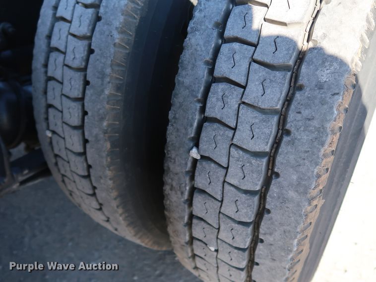 image for item KY9757 1993 Freightliner FLA086  semi truck