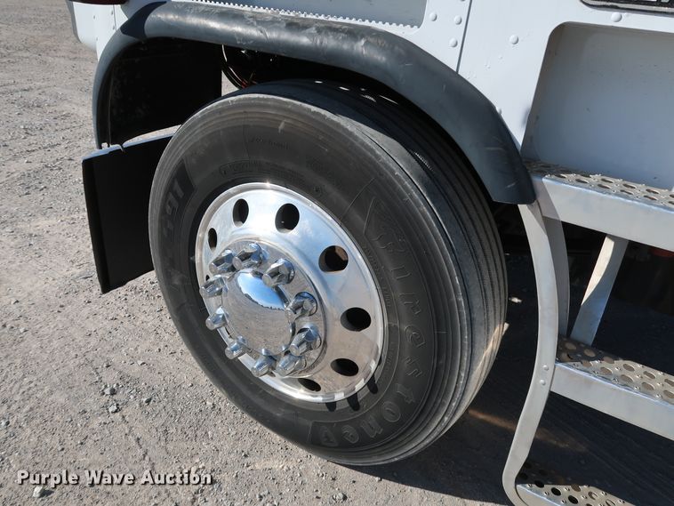 image for item KY9757 1993 Freightliner FLA086  semi truck