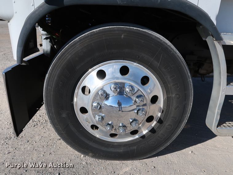 image for item KY9757 1993 Freightliner FLA086  semi truck