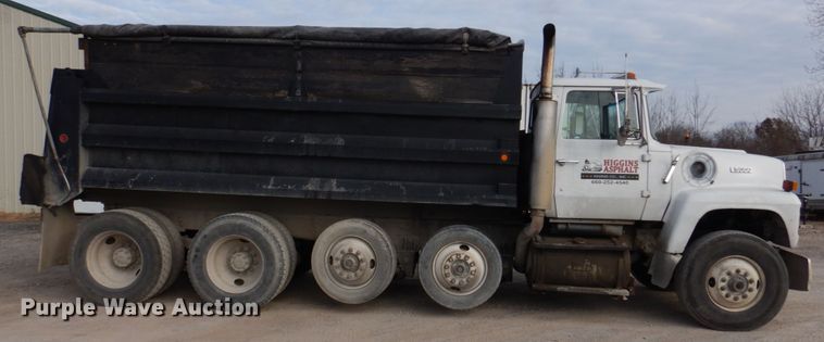 image for item DH8058 1990 Ford LT9000  dump truck