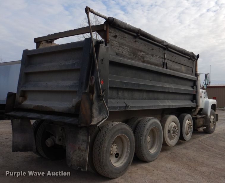 image for item DH8058 1990 Ford LT9000  dump truck