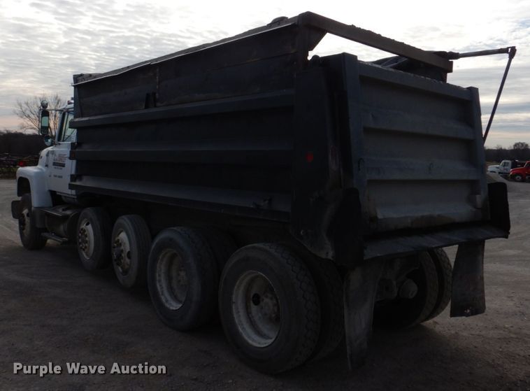 image for item DH8058 1990 Ford LT9000  dump truck