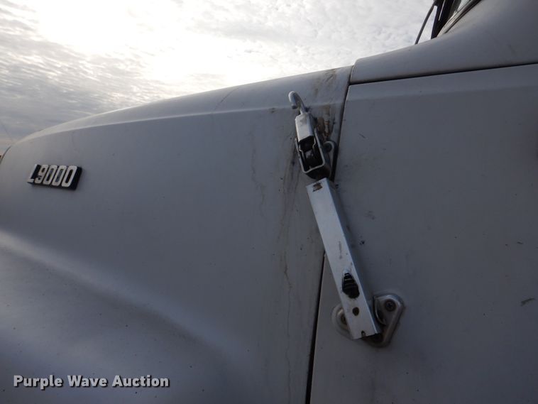 image for item DH8058 1990 Ford LT9000  dump truck