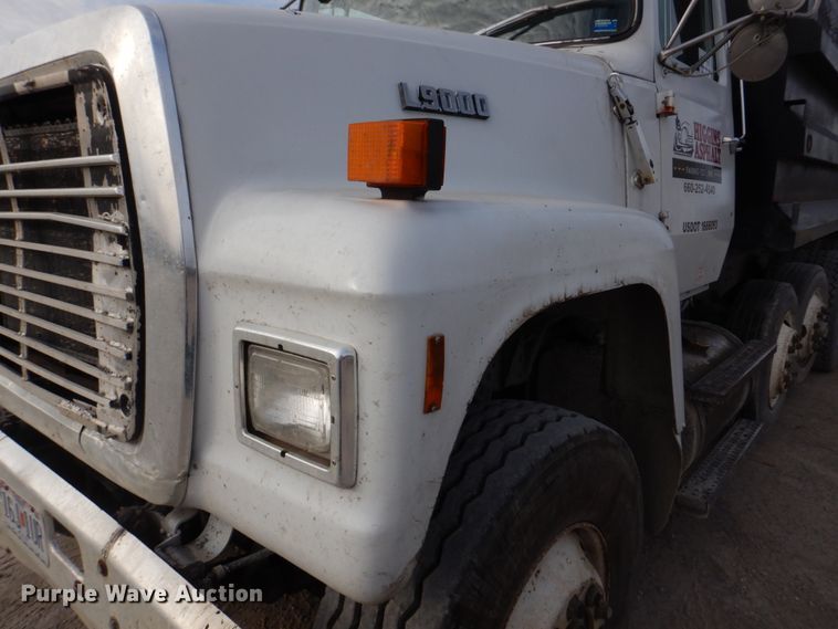 image for item DH8058 1990 Ford LT9000  dump truck