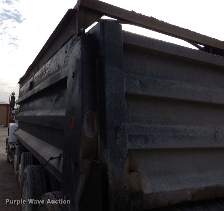 image for item DH8058 1990 Ford LT9000  dump truck