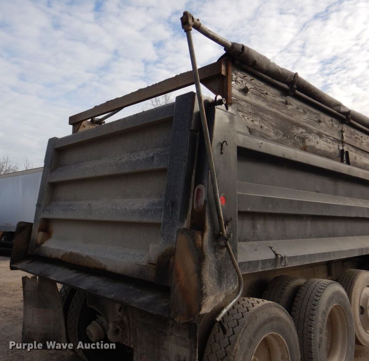 image for item DH8058 1990 Ford LT9000  dump truck