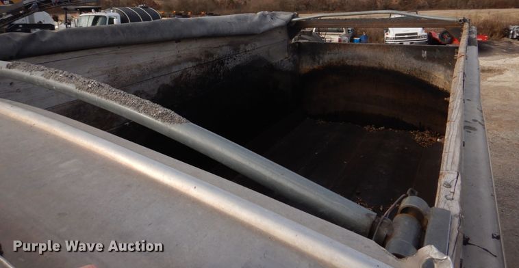 image for item DH8058 1990 Ford LT9000  dump truck