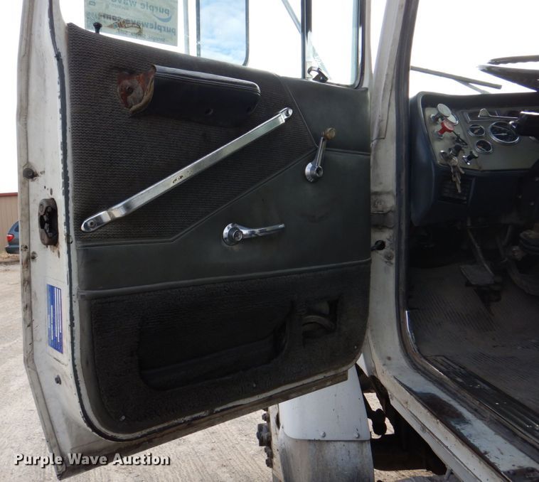 image for item DH8058 1990 Ford LT9000  dump truck