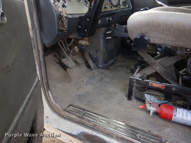 image for item DH8058 1990 Ford LT9000  dump truck