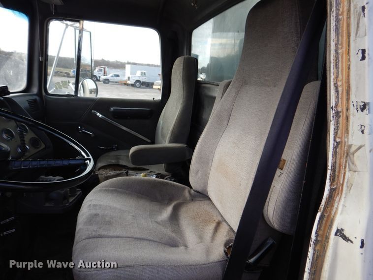 image for item DH8058 1990 Ford LT9000  dump truck