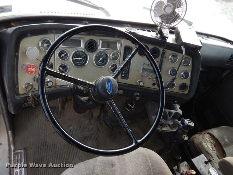 image for item DH8058 1990 Ford LT9000  dump truck