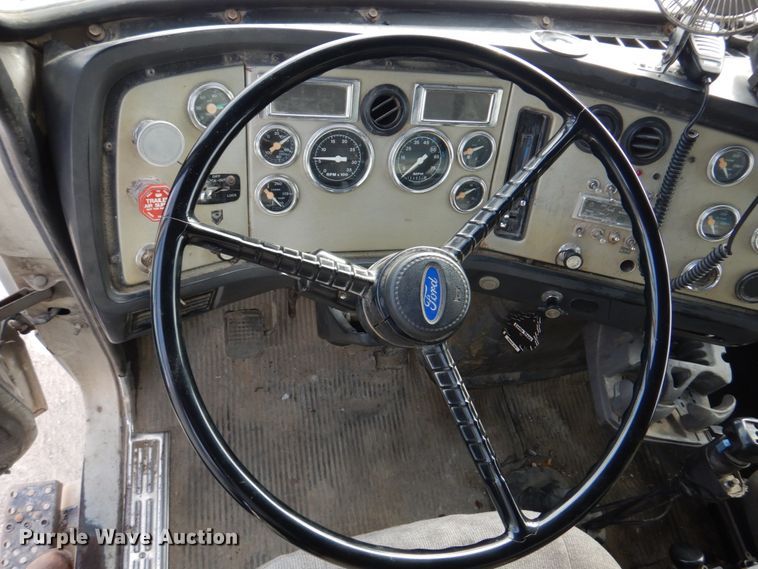 image for item DH8058 1990 Ford LT9000  dump truck