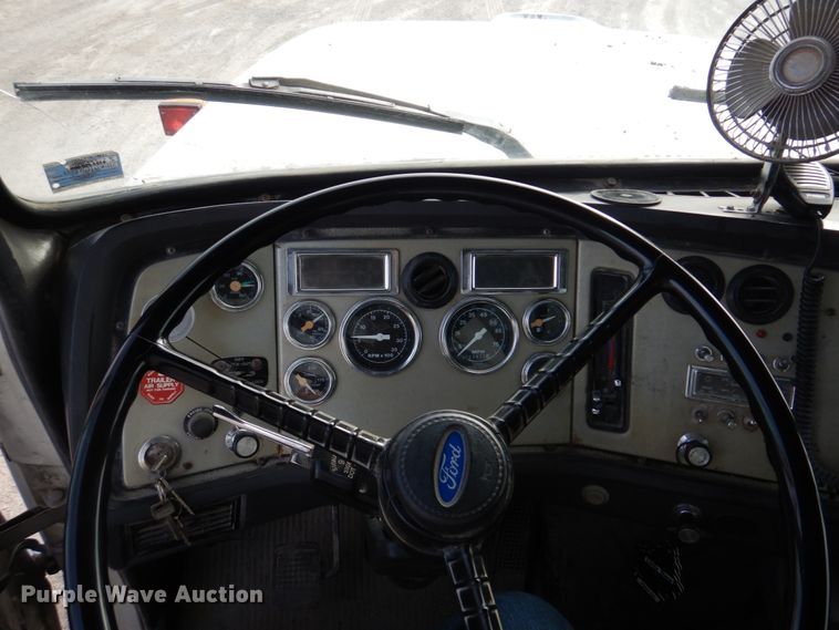 image for item DH8058 1990 Ford LT9000  dump truck