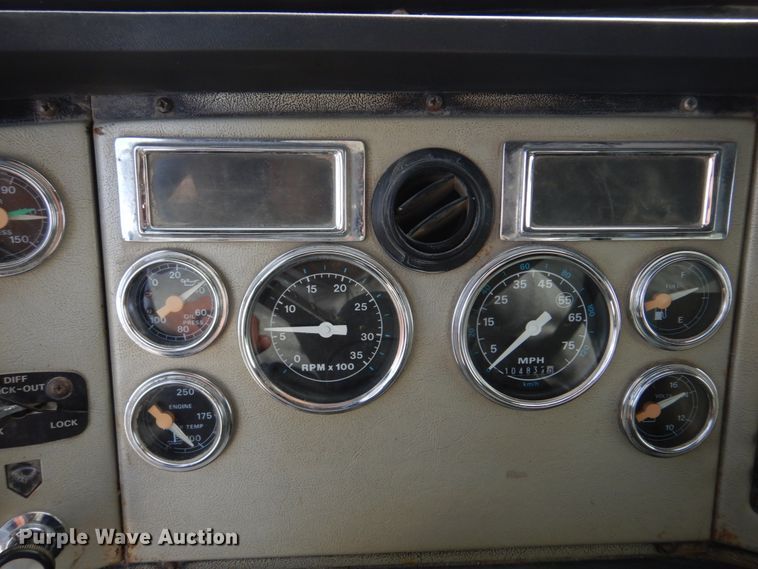 image for item DH8058 1990 Ford LT9000  dump truck