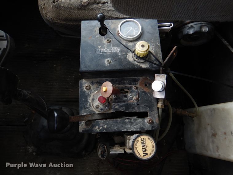 image for item DH8058 1990 Ford LT9000  dump truck