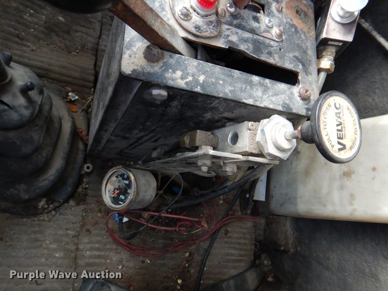 image for item DH8058 1990 Ford LT9000  dump truck