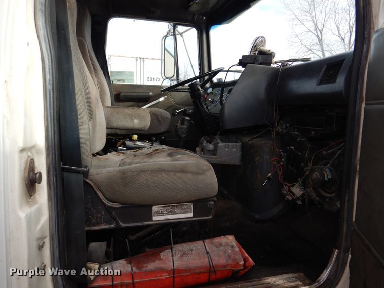 image for item DH8058 1990 Ford LT9000  dump truck